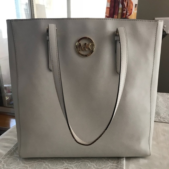 Michael Kors Handbags - 💥 1 Day Sale!💥Michael Kors Large White Tote Bag